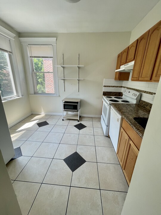 17 Station St, Unit 10 in Brookline, MA - Building Photo