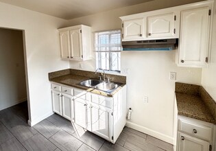 4420-4422 Stanford Ave in Los Angeles, CA - Building Photo - Building Photo