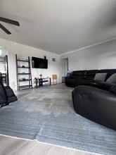1291 N Selfridge Blvd in Clawson, MI - Foto de edificio - Building Photo