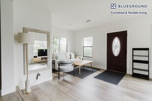 251 Middlefield Rd in Palo Alto, CA - Building Photo