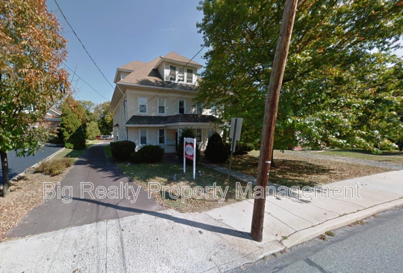 477 E Main St in Collegeville, PA - Building Photo