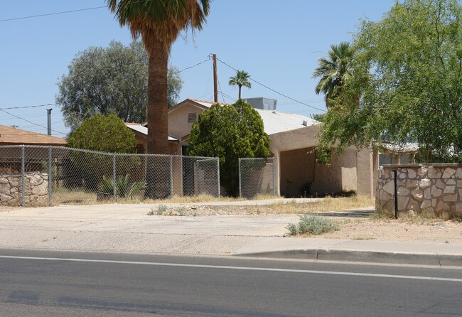 5117 N 23rd Ave in Phoenix, AZ - Foto de edificio - Building Photo