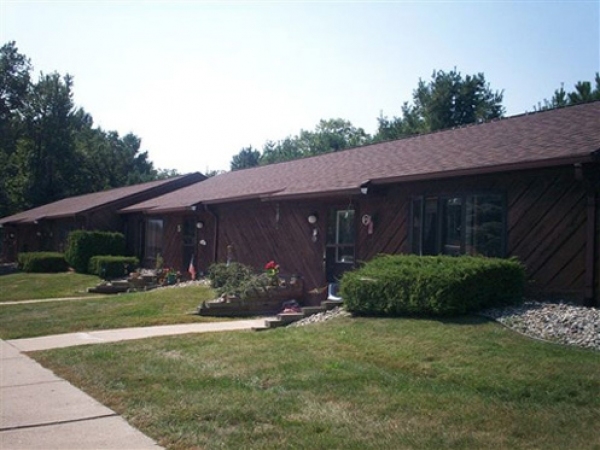 Sleepy Hollow Apartments in Harrison, MI - Building Photo