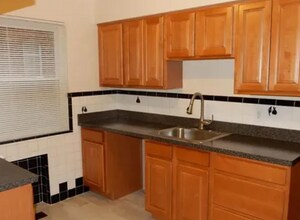3065 Glenmore Ave, Unit 3 in Cincinnati, OH - Building Photo - Building Photo