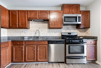 966 Cumberland Ct in Roselle, IL - Building Photo - Building Photo