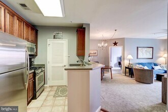 21228 McFadden Sq, Unit 211 in Sterling, VA - Building Photo - Building Photo