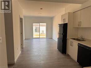90 HighRiver Trl in Welland, ON - Building Photo - Building Photo