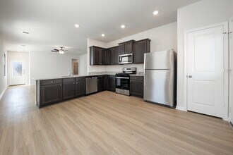 15479 Maple Ter Dr in Conroe, TX - Building Photo - Building Photo