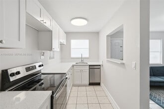 2651 NW 13th St in Miami, FL - Building Photo - Building Photo