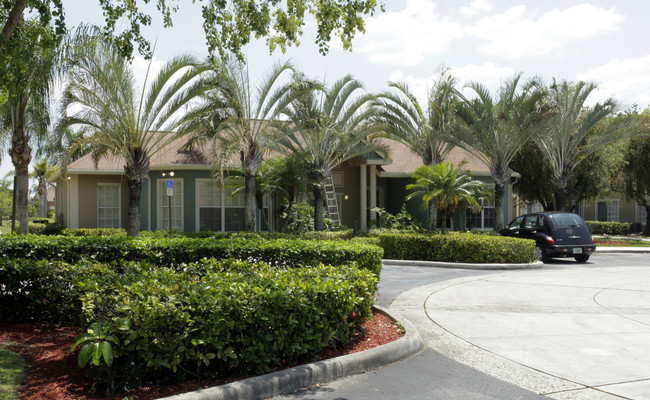 San Sherri Villas in Homestead, FL - Foto de edificio - Building Photo