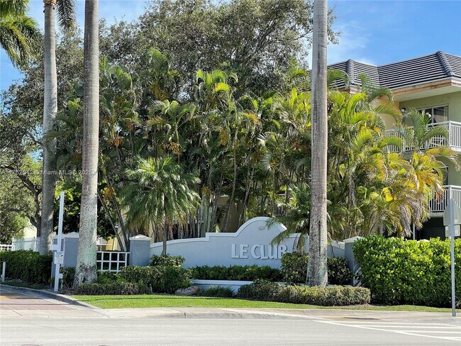 8660 SW 212th St in Cutler Bay, FL - Building Photo - Building Photo