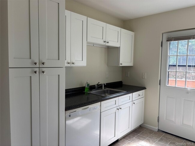 3 Hook Rd in Poughkeepsie, NY - Building Photo - Building Photo