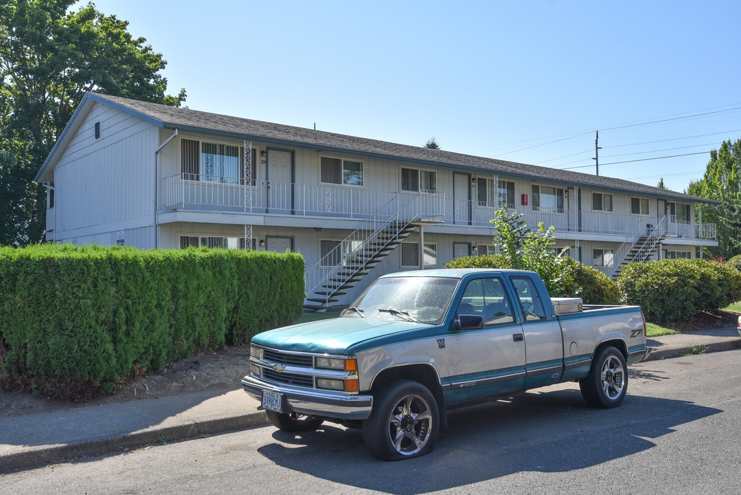 Willow Terrace Apartments in Portland, OR - Building Photo