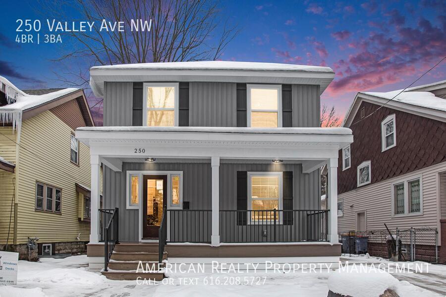 250 Valley Ave NW in Grand Rapids, MI - Building Photo