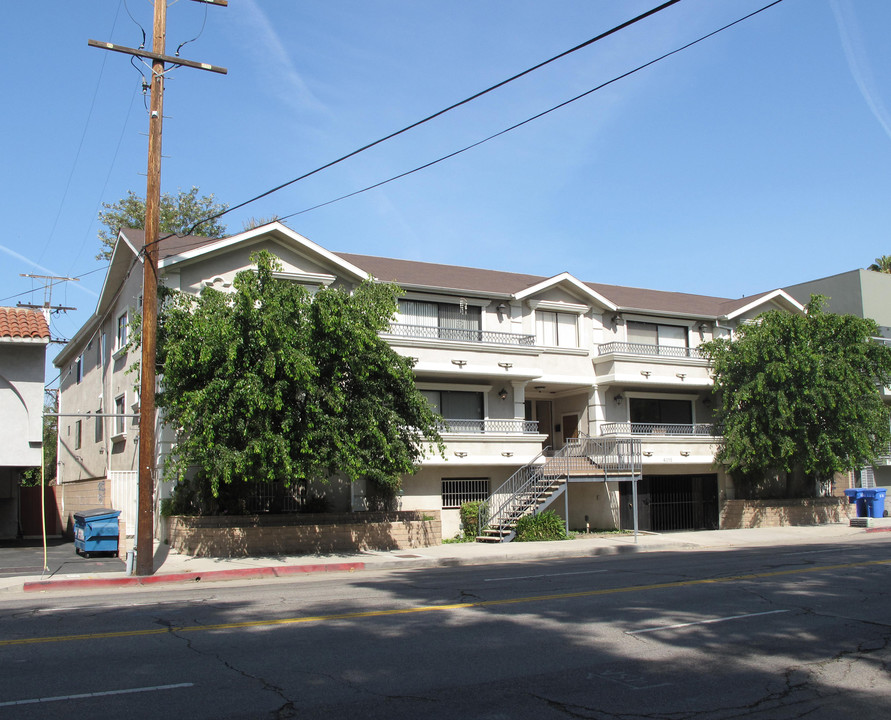 4315 Coldwater Canyon Ave in Studio City, CA - Building Photo