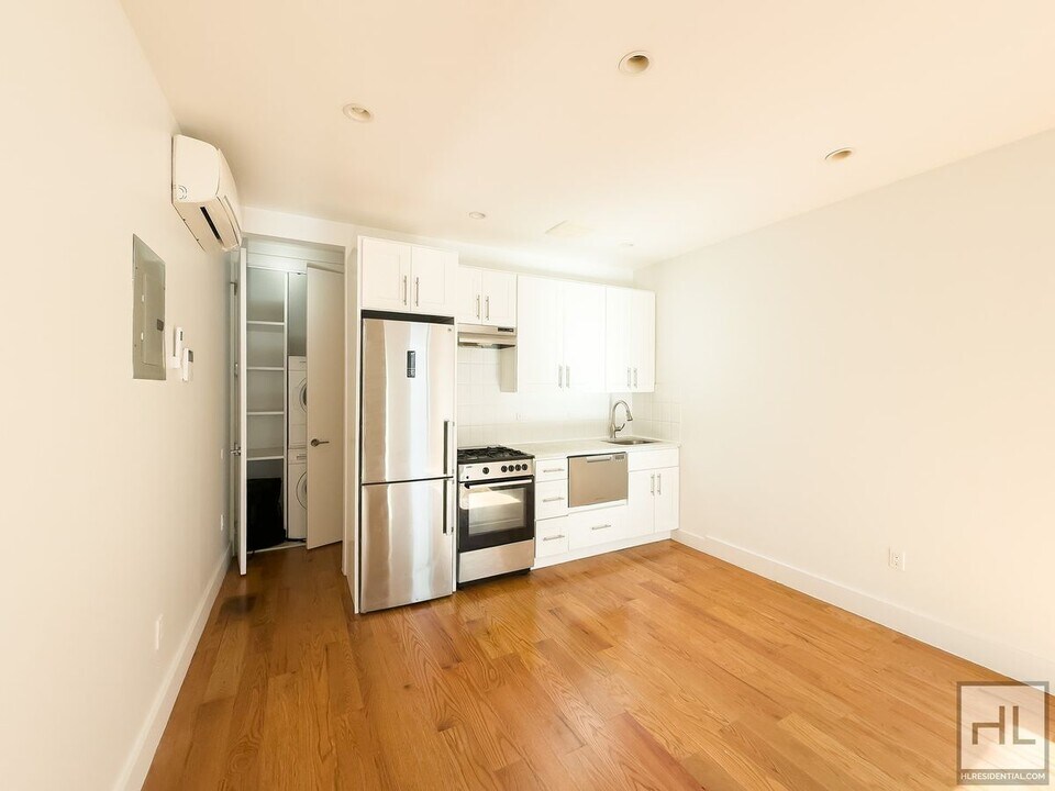 259 Rogers Ave in Brooklyn, NY - Building Photo