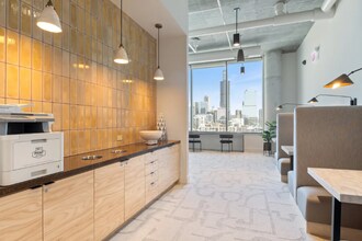 1077 W Van Buren St in Chicago, IL - Foto de edificio - Building Photo