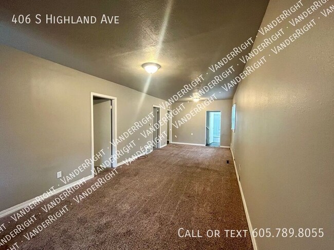 406 S Highland Ave in Sioux Falls, SD - Building Photo - Building Photo