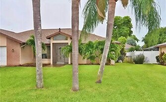313 SE 33rd St in Cape Coral, FL - Building Photo