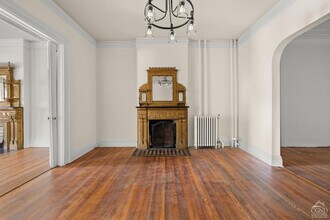 407 Warren St in Hudson, NY - Building Photo - Building Photo