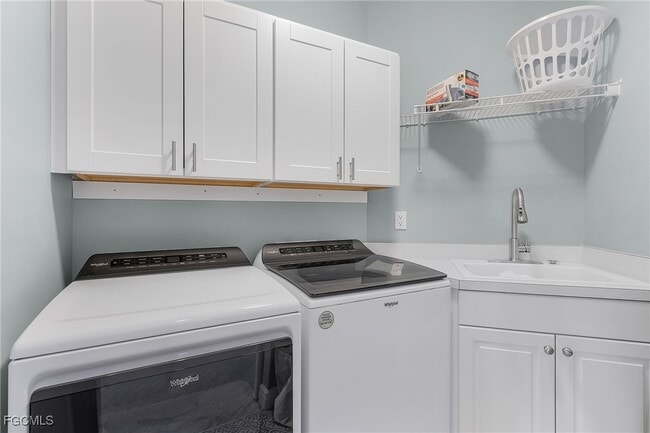 4182 Bay Beach Ln in Fort Myers Beach, FL - Foto de edificio - Building Photo