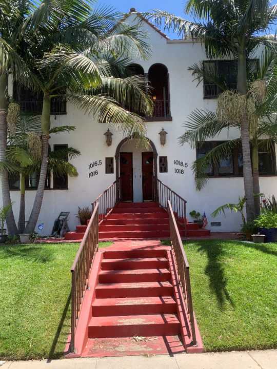 1016 S Orange Dr in Los Angeles, CA - Building Photo
