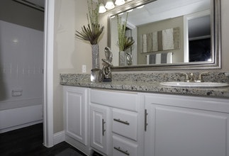 Lavera at Lake Highlands in Dallas, TX - Foto de edificio - Interior Photo