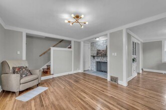 2110 S Sterling Ave in Independence, MO - Building Photo - Building Photo