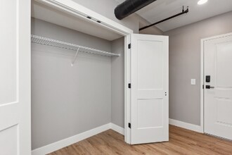 6011 Madison Rd, Unit 2 in Cincinnati, OH - Foto de edificio - Building Photo