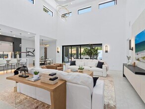 2467 Hyde Park St in Sarasota, FL - Building Photo - Building Photo