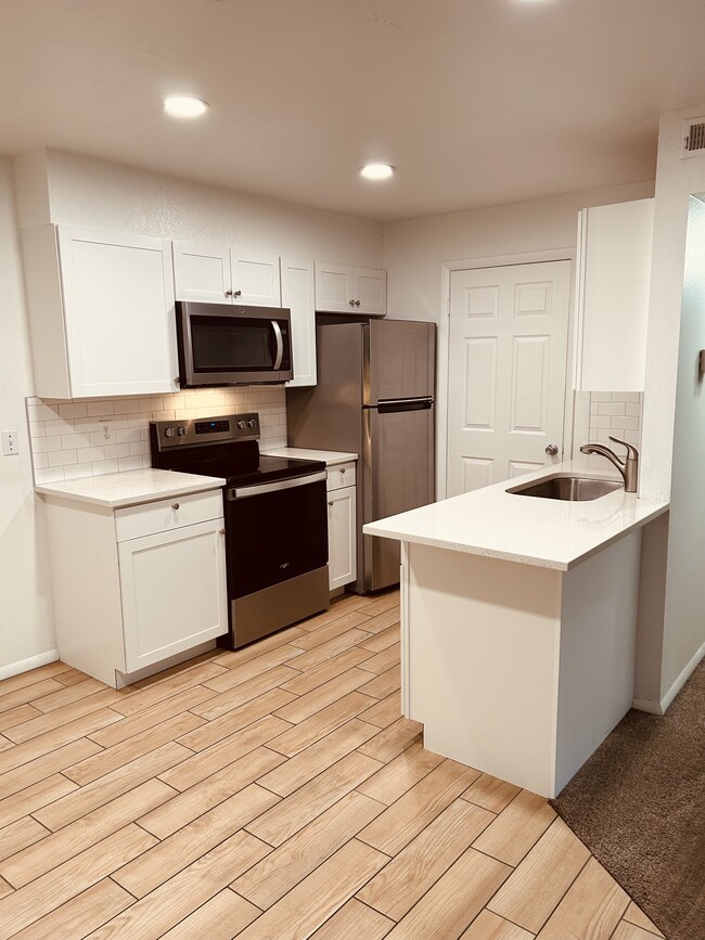 property at 1216 E Waterside Cv