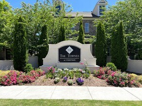 4353 Parkside Pl in Atlanta, GA - Building Photo - Building Photo