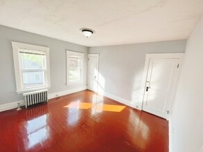 6 Aldrich Rd-Unit -2 in Bridgewater, MA - Foto de edificio - Building Photo