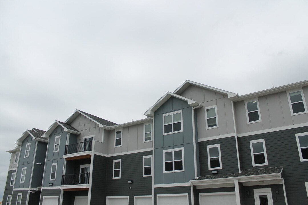 Prairie Heights Apartments Photo
