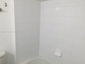 2030 Douglas Rd in Miami, FL - Building Photo - Building Photo