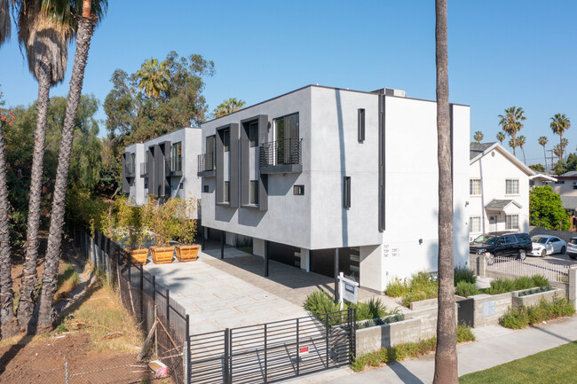 739 N Mariposa Ave in Los Angeles, CA - Building Photo - Building Photo