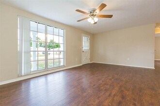 4204 Newbury Dr in New Port Richey, FL - Building Photo - Building Photo