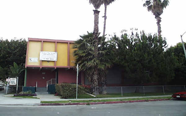 Beachwood Plaza in Los Angeles, CA - Building Photo - Building Photo