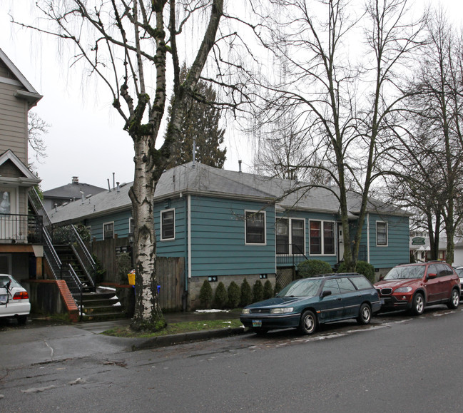 Overton Court Apartments in Portland, OR - Foto de edificio - Building Photo