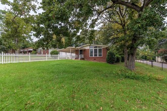 2301 Kimberly Dr in Augusta, GA - Foto de edificio - Building Photo