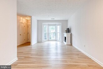 748 Heather Stone Loop in Glen Burnie, MD - Building Photo - Building Photo