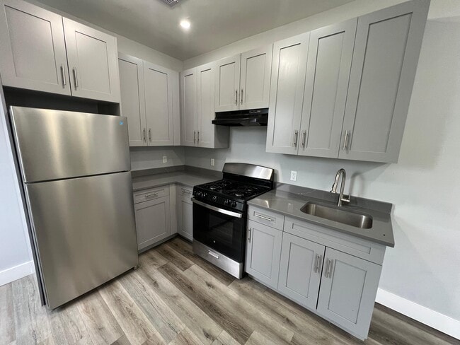 184 Hawthorne Ave, Unit 3R