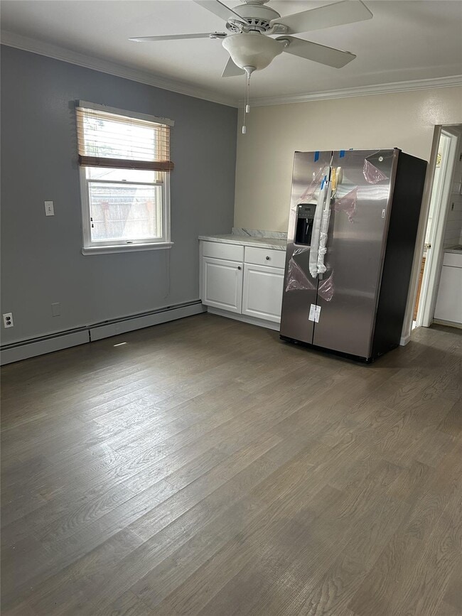 56 Easton Ave in North Babylon, NY - Building Photo - Building Photo