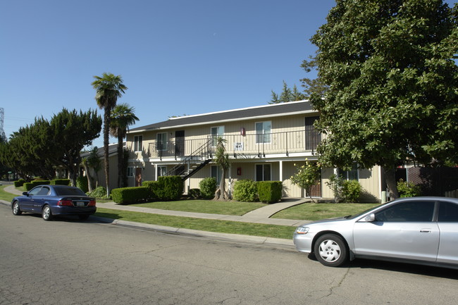 373 N Manila Ave in Fresno, CA - Foto de edificio - Building Photo