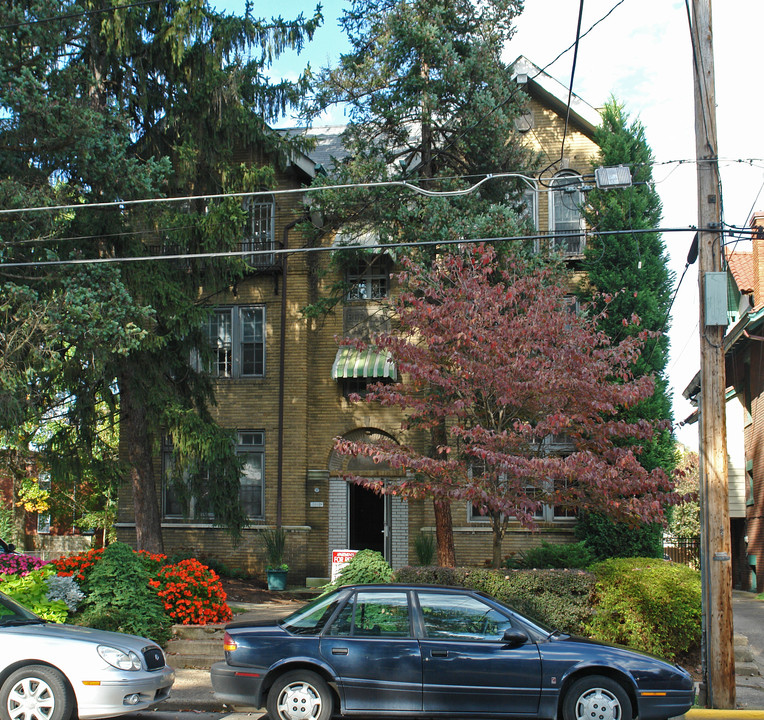 1618 Virginia St in Charleston, WV - Foto de edificio