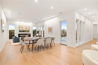 825 Nomas St in Dallas, TX - Building Photo - Building Photo