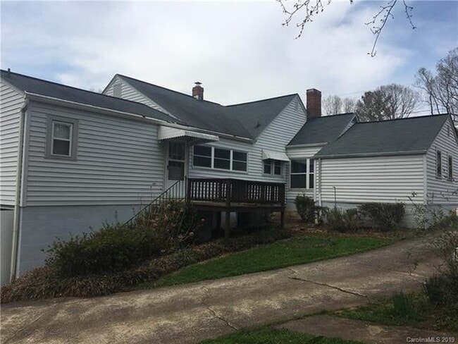 305 Patton St in Morganton, NC - Building Photo - Building Photo