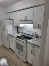 2622 NW 33rd St in Oakland Park, FL - Building Photo - Building Photo