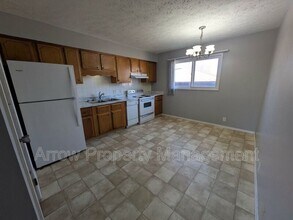 1725 N Iowa Ave in York, NE - Building Photo - Building Photo