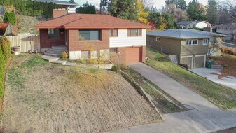 5606 N Sutherlin St in Spokane, WA - Building Photo